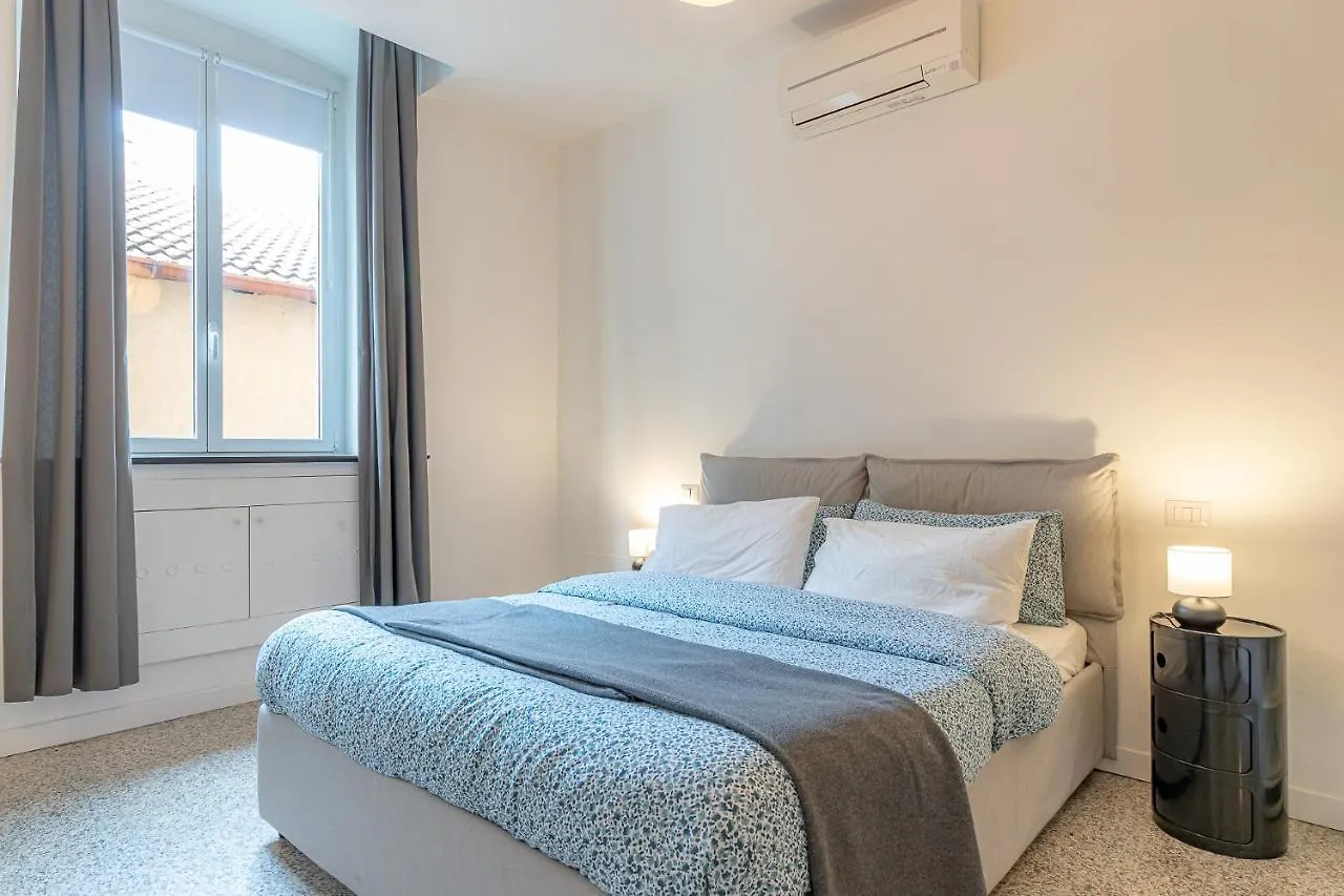 Apartment Ferienwohnung Moderno Loft A Due Passi Dal Lago Torno